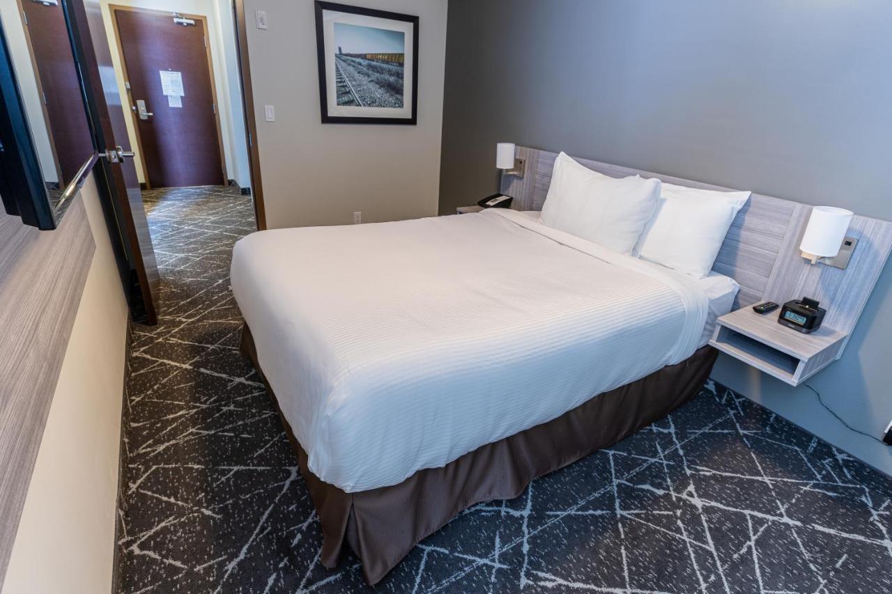 Microtel Inn & Suites By Wyndham Lloydminster Εξωτερικό φωτογραφία