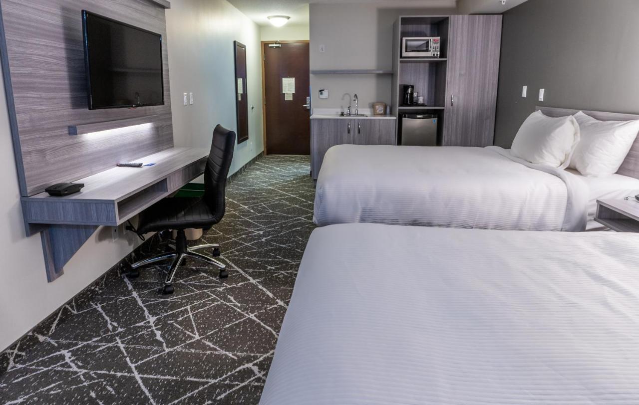 Microtel Inn & Suites By Wyndham Lloydminster Εξωτερικό φωτογραφία