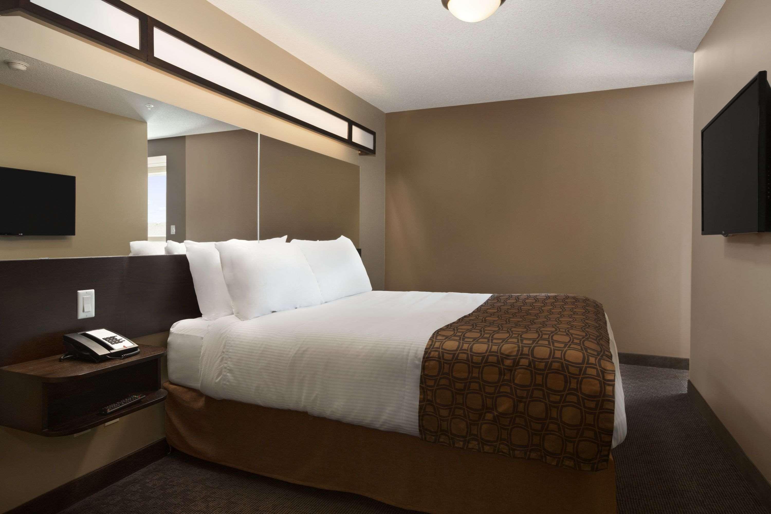 Microtel Inn & Suites By Wyndham Lloydminster Εξωτερικό φωτογραφία