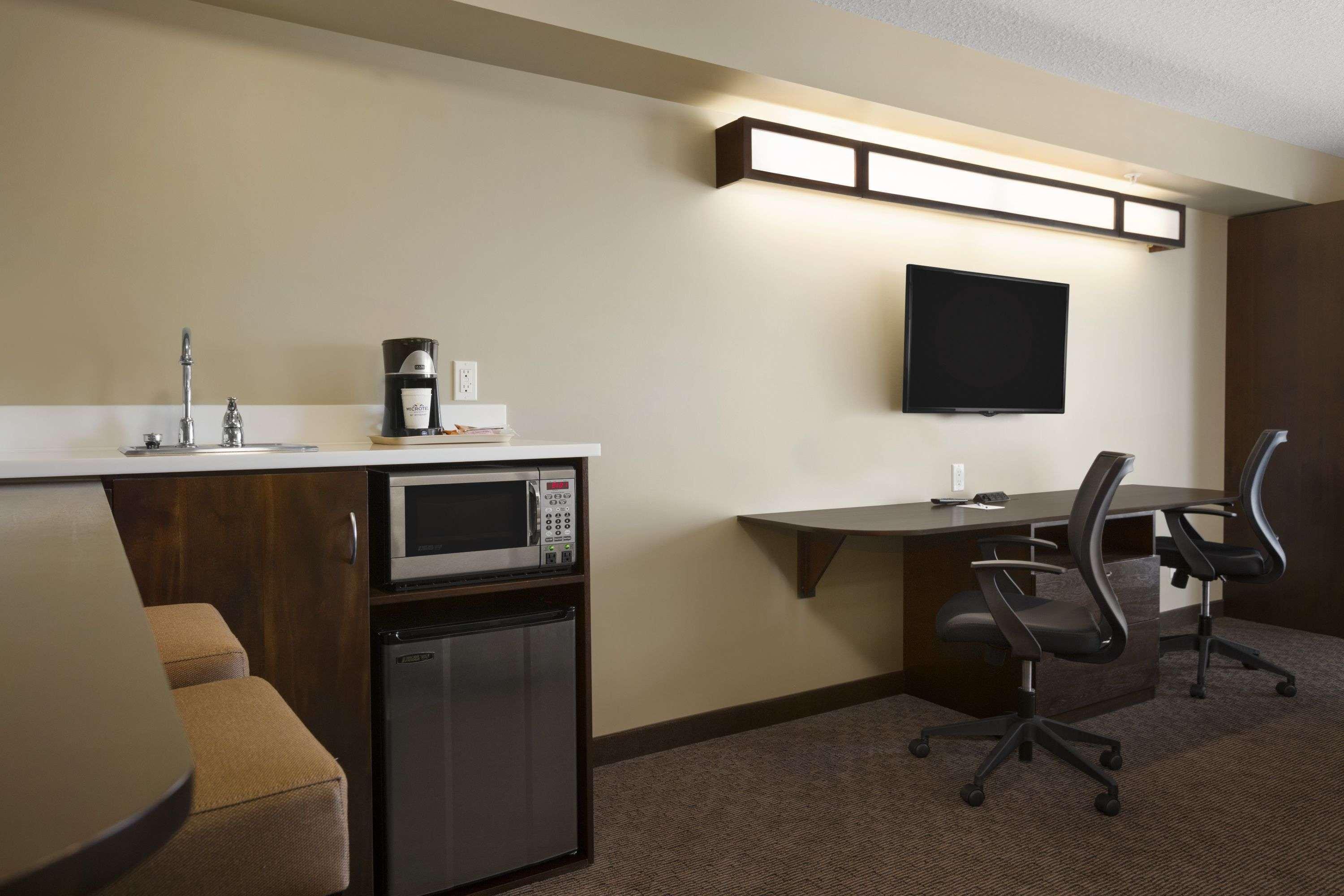 Microtel Inn & Suites By Wyndham Lloydminster Εξωτερικό φωτογραφία