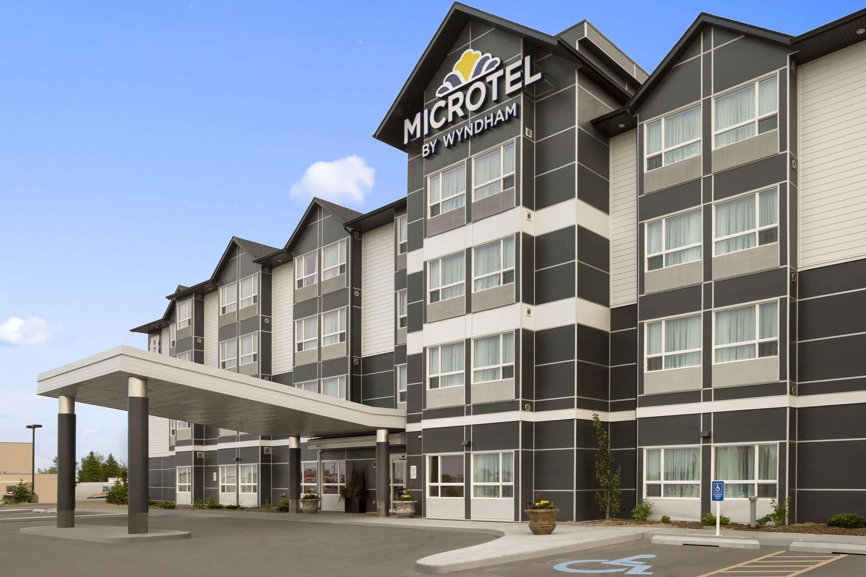 Microtel Inn & Suites By Wyndham Lloydminster Εξωτερικό φωτογραφία