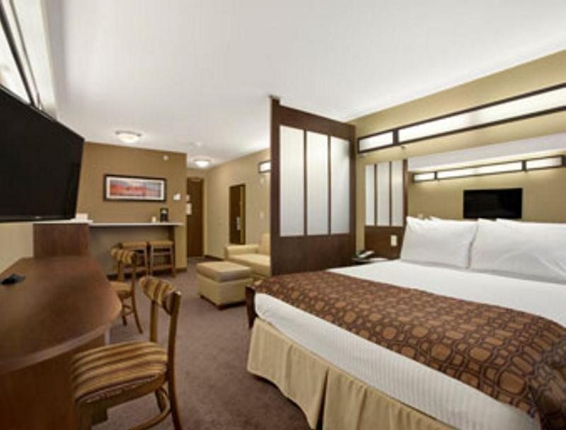 Microtel Inn & Suites By Wyndham Lloydminster Εξωτερικό φωτογραφία